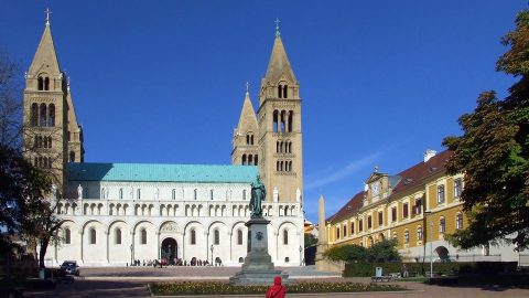 Pecsi-szekesegyhaz(210x140).jpg (székesegyház, )