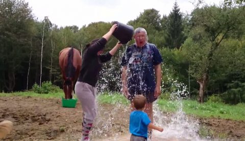 falus ferencet nyakon öntik (falus ferenc, ice bucket challenge)