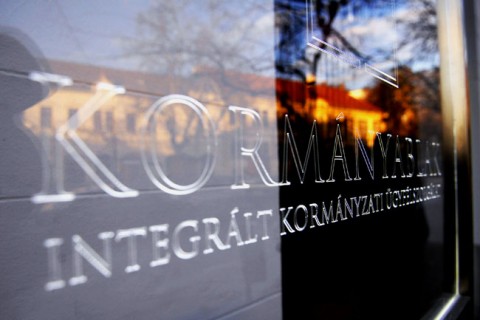 kormányablak (kormányablak, közigazgatás)