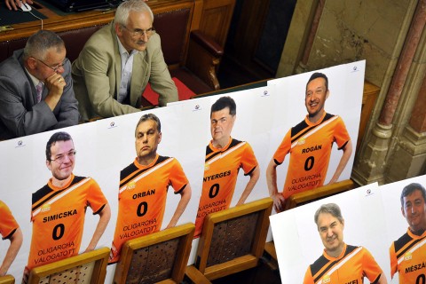 Demokratikus Koalíció transzparensei (Demokratikus Koalíció transzparensei)