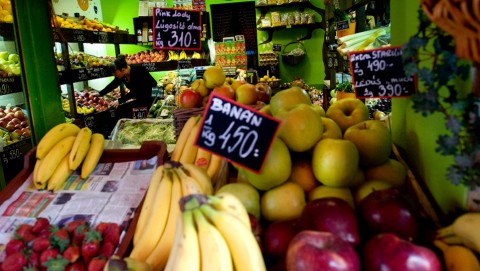 zöldséges (zöldséges, zöldség, gyümülcs, áru, piac, nyitvatartás,)