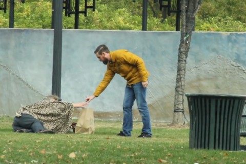 Hajléktalan (hajléktalan, ételosztás, )