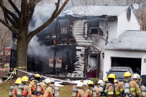 Házba csapódott egy kisrepülő (repülőszerencsétlenség)