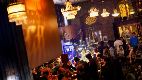 Mika Tivadar romkocsma (Mika Tivadar romkocsma, buli, szenteste, szórakozóhely, Budapest)