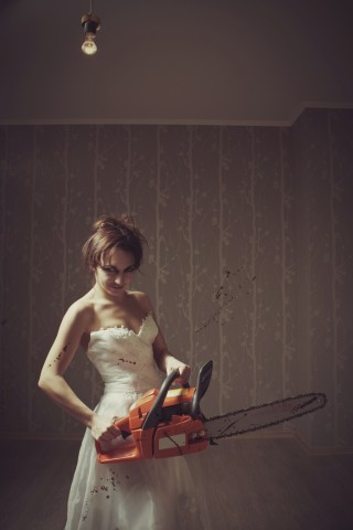 Veres-lancfuresz(210x140).jpg (láncfűrész, menyasszony, )