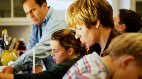 csalad(210x140).jpg (család, három gyerekkel, gyerek, szülő)