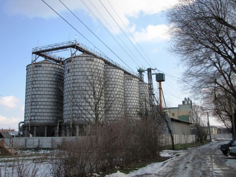 gabonasiló (gabonasiló, siló, gabonatároló)