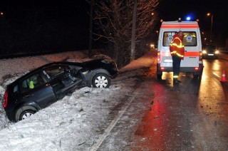 jeges-ut(1)(210x140).jpg (jeges út, csúszó, csúszós út, )