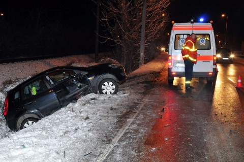 jeges-ut(1)(210x140).jpg (jeges út, csúszó, csúszós út, )