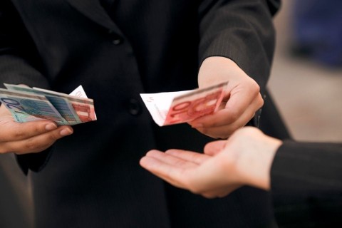 korrupcio(210x140).jpg (kenőpénz, )