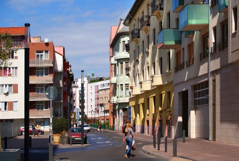 lakásadó (lakásadó)