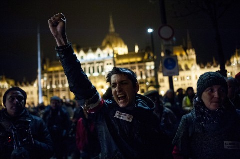 magannyugdij-tuntetes(960x640).jpg (magánnyugdíj, tüntetés)