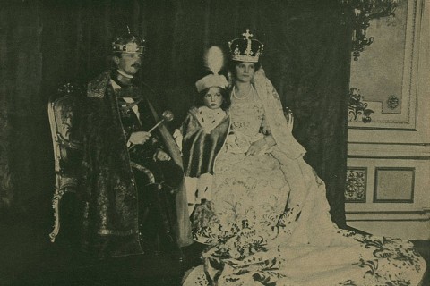 megkoronázták a magyar királyt (megkoronázták a magyar királyt)