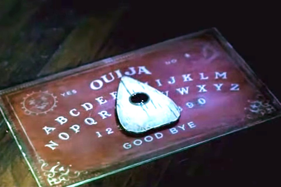 ouija-tabala(960x640).jpg (ouija, szellemidézés, )