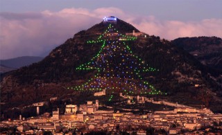 rekorder karácsonyfa gubbioban (gubbio, karácsonyfa)