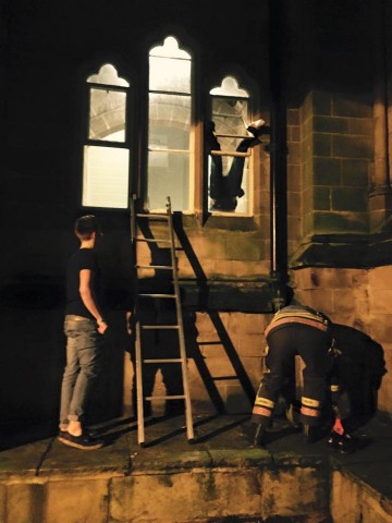 Ablakbabetoro(650x433).jpg (betörő, ablak, )