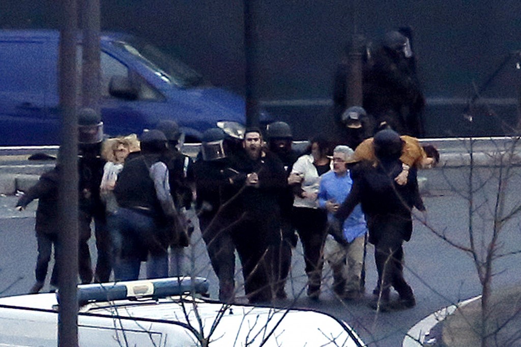 Charlie-Hebdo-fegyveres-tamadas-tuszejtes(210x140).jpg (Charlie Hebdo fegyveres támadás, túszejtés)