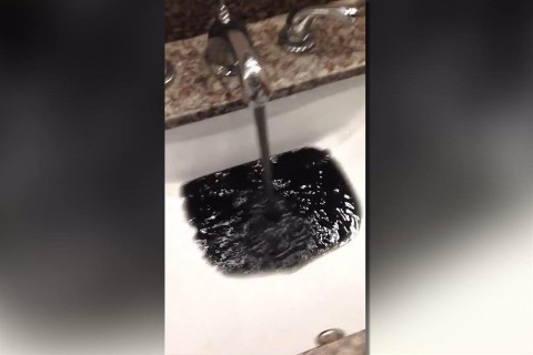 Fekete-csapviz(960x640).jpg (csapvíz, )