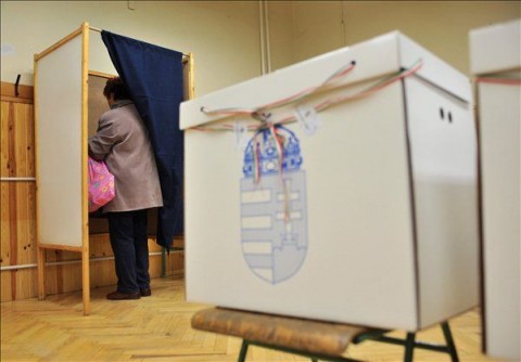 Idokozi-valaszta(430x286).jpg (időközi választás, szavazás, voksolás, )