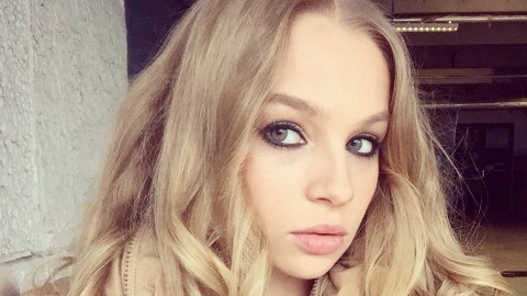 Iszak Eszter (iszak eszter, )