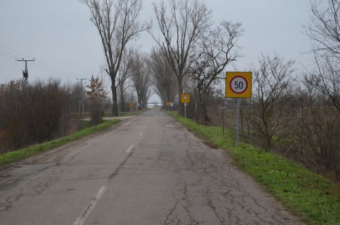 KRESZ-tablak(210x140).jpg (táblák, 451-es út, )