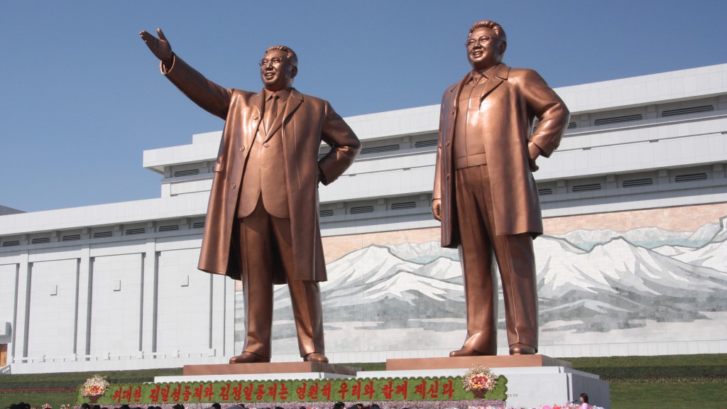 Kim-Dzsong-Il-es-Kim-Ir-Szen-szobra(210x140).jpg (észak-korea, kim dzsong il, kim ir szen, szobor, )