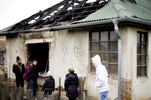 Perkáta (Perkáta, Ha a kutya nincs, én is bennégek, tűz, leégett ház)