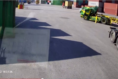 Szetlapitott-kamion(960x640).jpg (kamion, fülke, baleset, )