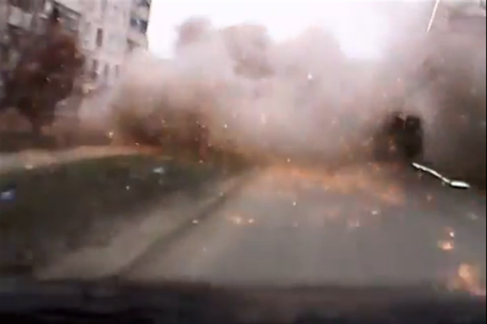 Ukrajna-tamadas(960x640).jpg (ukrajna, támadás, autó, )