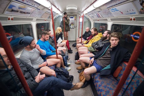 alsóneműben (alsóneműben)