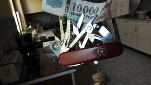 hitel (hitel, pénz, forint, bankjegy, svájci frank, bicska, )