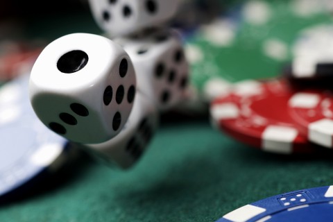 kaszino(210x140).jpg (kaszinó, szerencsejáték, dobókocka, zseton, rulett, játék)