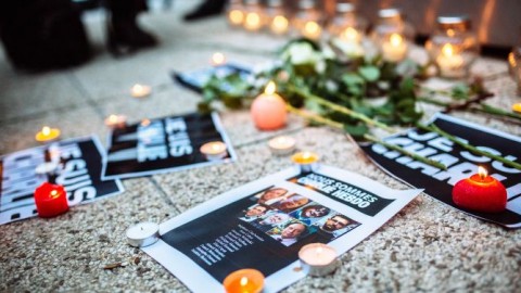 megemlékezés a franvia intézetnél (charlie hebdo, megemlékezés)