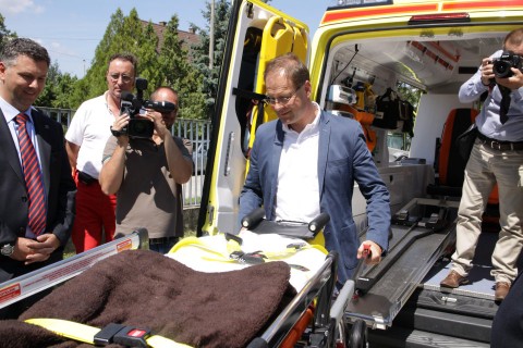 mentőállomás avató (mentőállomás, avatás, navracsics tibor)