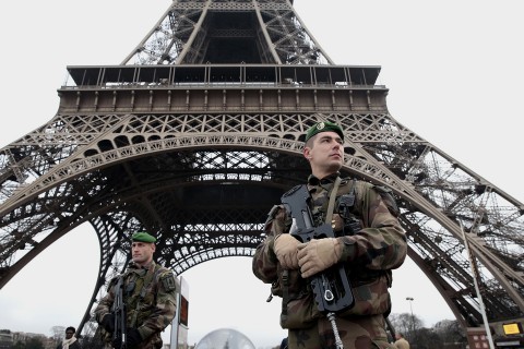 rendőr Párizs, Eiffel (rendőr Párizs, Eiffel)