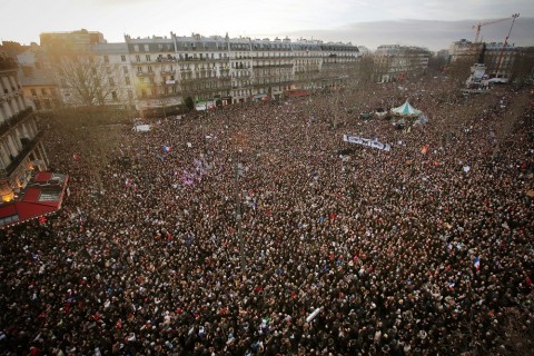 tüntetés (tüntetés)