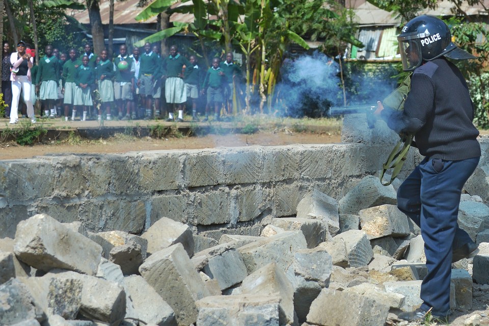 tüntető kenyai iskolások (tüntetés, kenya)