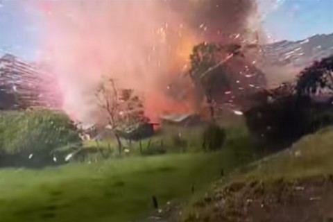 tuzijatekraktar-robbanas(960x640).jpg (robbanás, raktártűz, kolumbia, )