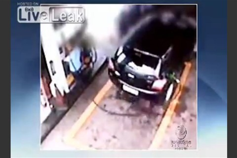 Bnezinkutbaleset(960x640).jpg (benzinkút, baleset, )