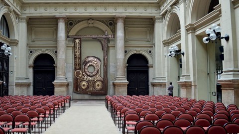 Corvinus-dombormű (corvinus egyetem, )