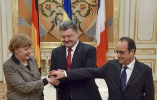Merkel-Porosenko-Hollande(650x433).jpg (ukrajna, )