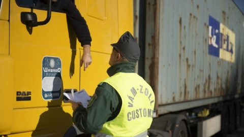 NAV pénzügyőr kamionos (nav, pénzügyőr, kamionos, ellenőrzés, igazoltatás, )