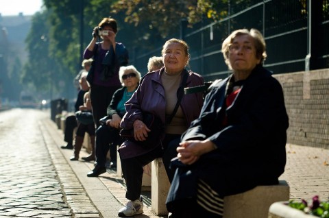 Nyugdijasok(210x140).jpg (nyugdíjasok)