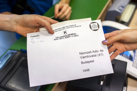 adó-bevallás (adó-bevallás, adónyilatkozat, adó, NAV)