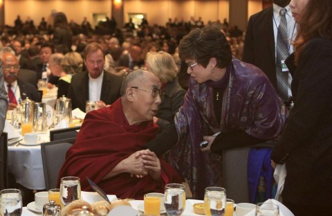 dalai-lama-a-nemzeti-imareggelin(960x640).jpg (dalai láma)