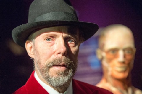 emberkiállítás (emberkiállítás)