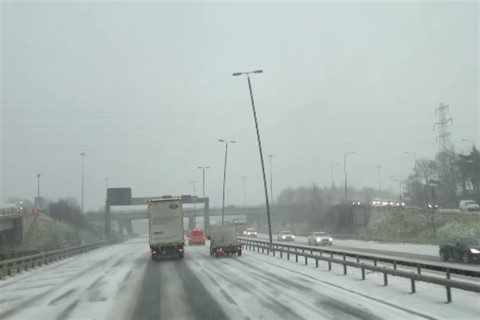 imbolygo-lampaoszlop(960x640).jpg (autópálya, havazás, nagy-britannia, )