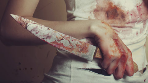 késelés (késelés, erőszak, családon belül erőszak, gyilkosság)