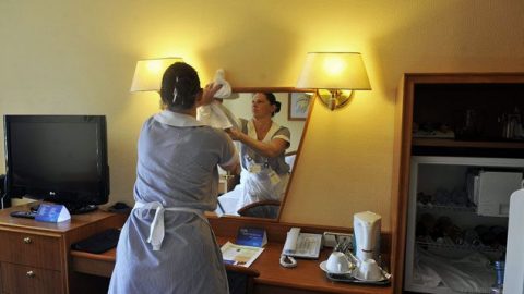 szallodai-szoba(210x140).jpg (szállodai szoba, takarítónő, )