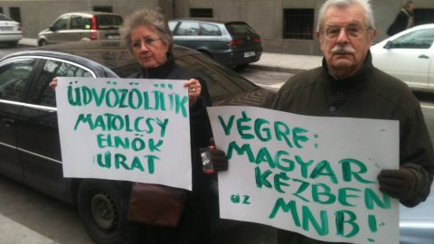 üdvözöljük matolcsy elnök urat (matolcsy györgy, demonstráció)